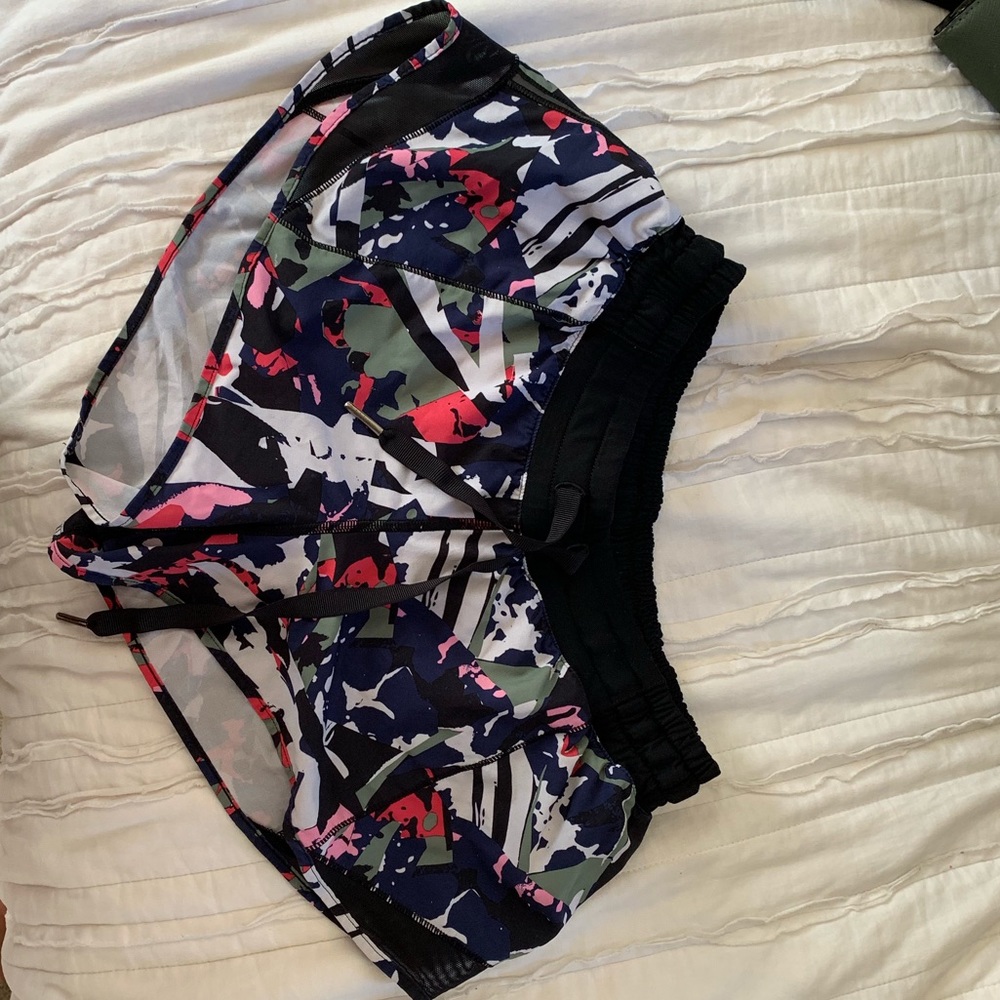 Lululemon hottie hot short